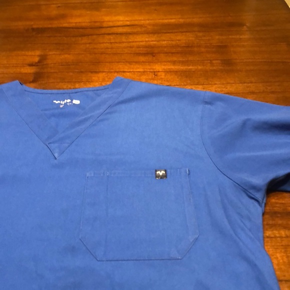 V Life Scrub Top Medium - Picture 8 of 15